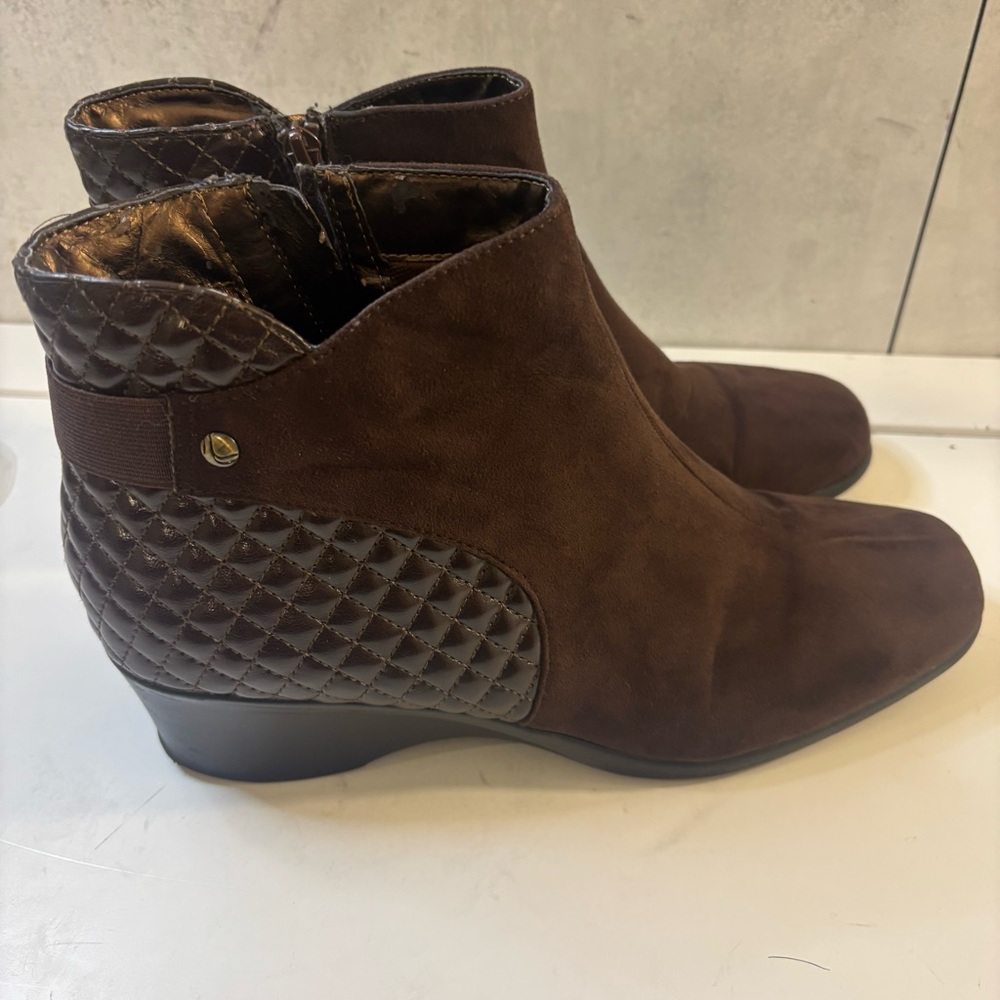 Life Stride Y2K Dark Brown Ankle Wedge Booties Size 10 W - Picture 2 of 10